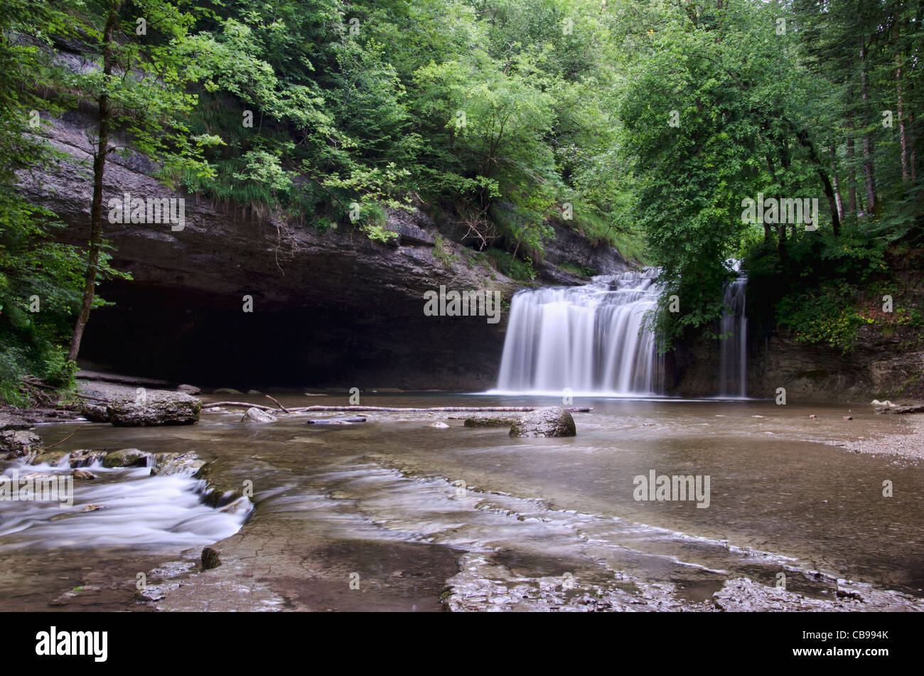 L'une des chutes d'eau qui forment le "Cascades du Herisson' dans 'Le Jura', France. Banque D'Images L'une des chutes d'eau qui forment le "Cascades du Herisson' dans 'Le Jura', France. Banque D'Images