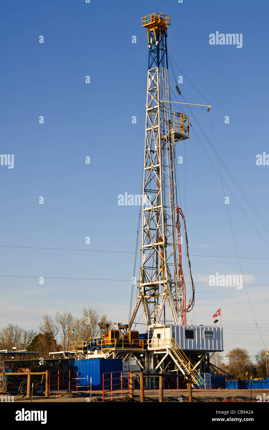 De forage à un site de forage de gaz de schiste dans la région de Guy, Arkansas, USA. Banque D'Images