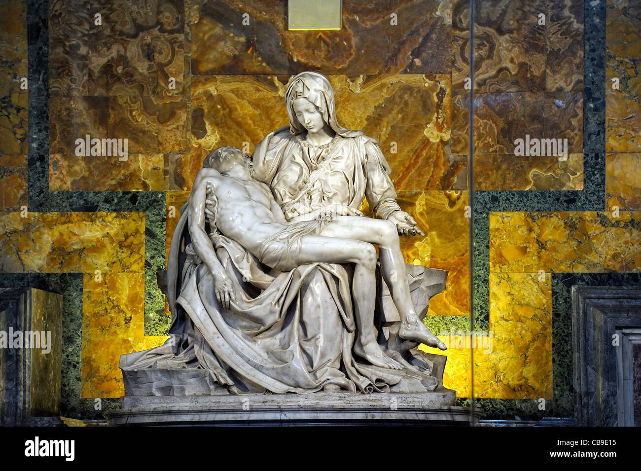 La Pietà de Michel-Ange à la basilique Saint Pierre, Rome, Italie. Banque D'Images