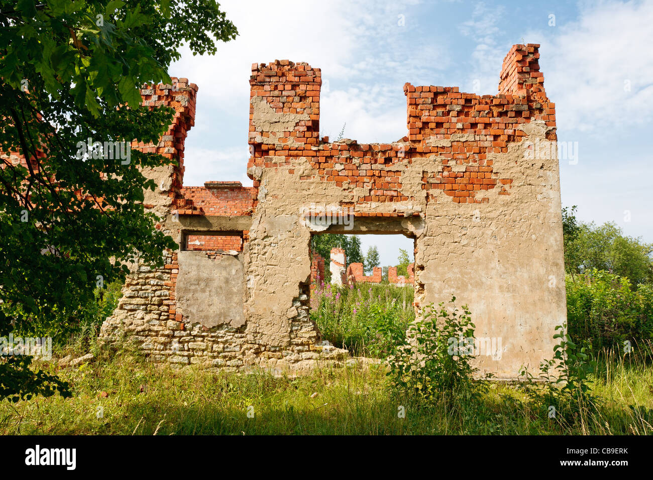 Vieille maison en ruine Banque de photographies et d’images à haute ...