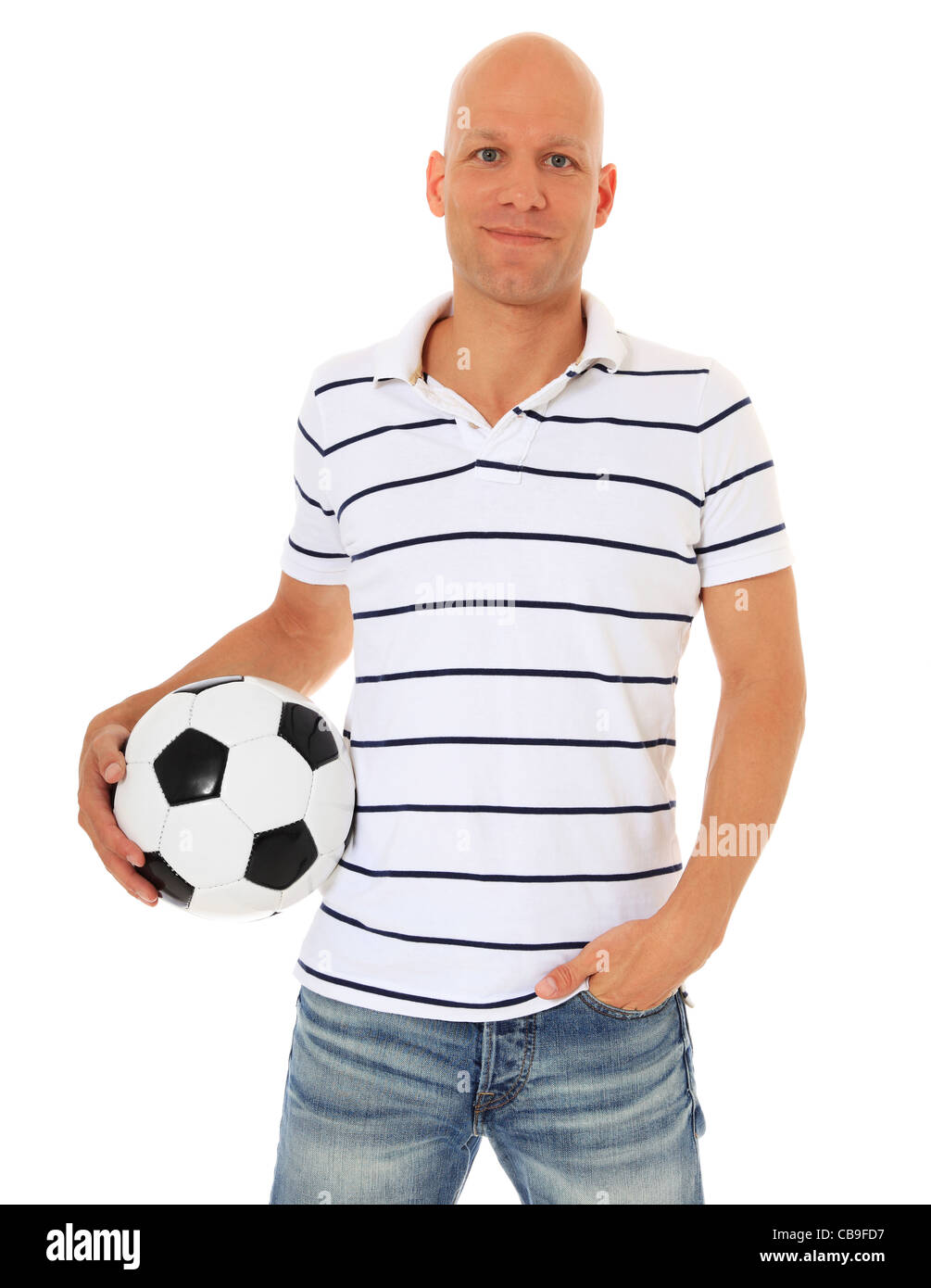 Attractive man holding soccer ball. Le tout sur fond blanc. Banque D'Images