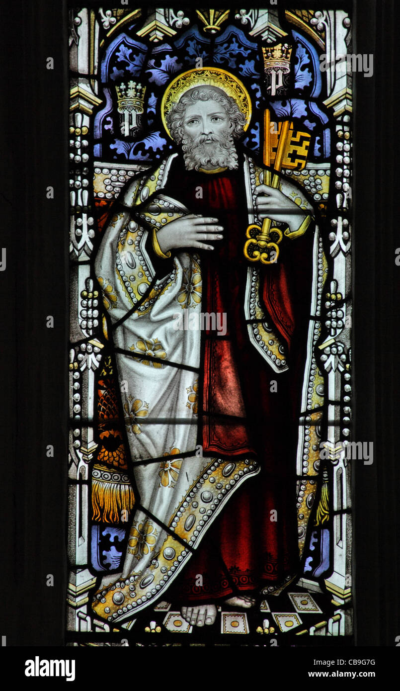 Par le vitrail représentant Saint Peter Kempe Studios St Andrew's Church, Old Cleeve, Somerset, Angleterre Banque D'Images