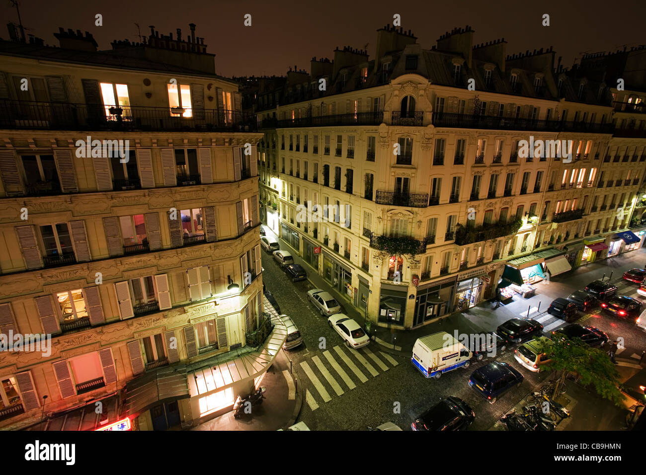 Montmartre rue la nuit Paris France Banque D'Images