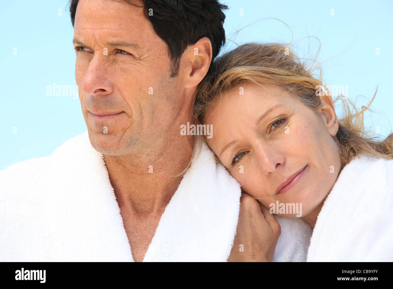 Couple d'fortysomethings en relaxant spa Banque D'Images