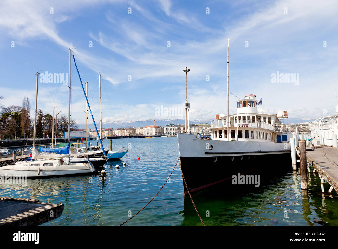Bateaux à voile et à vapeur sur le Lac Léman, Genève, Suisse Banque D'Images