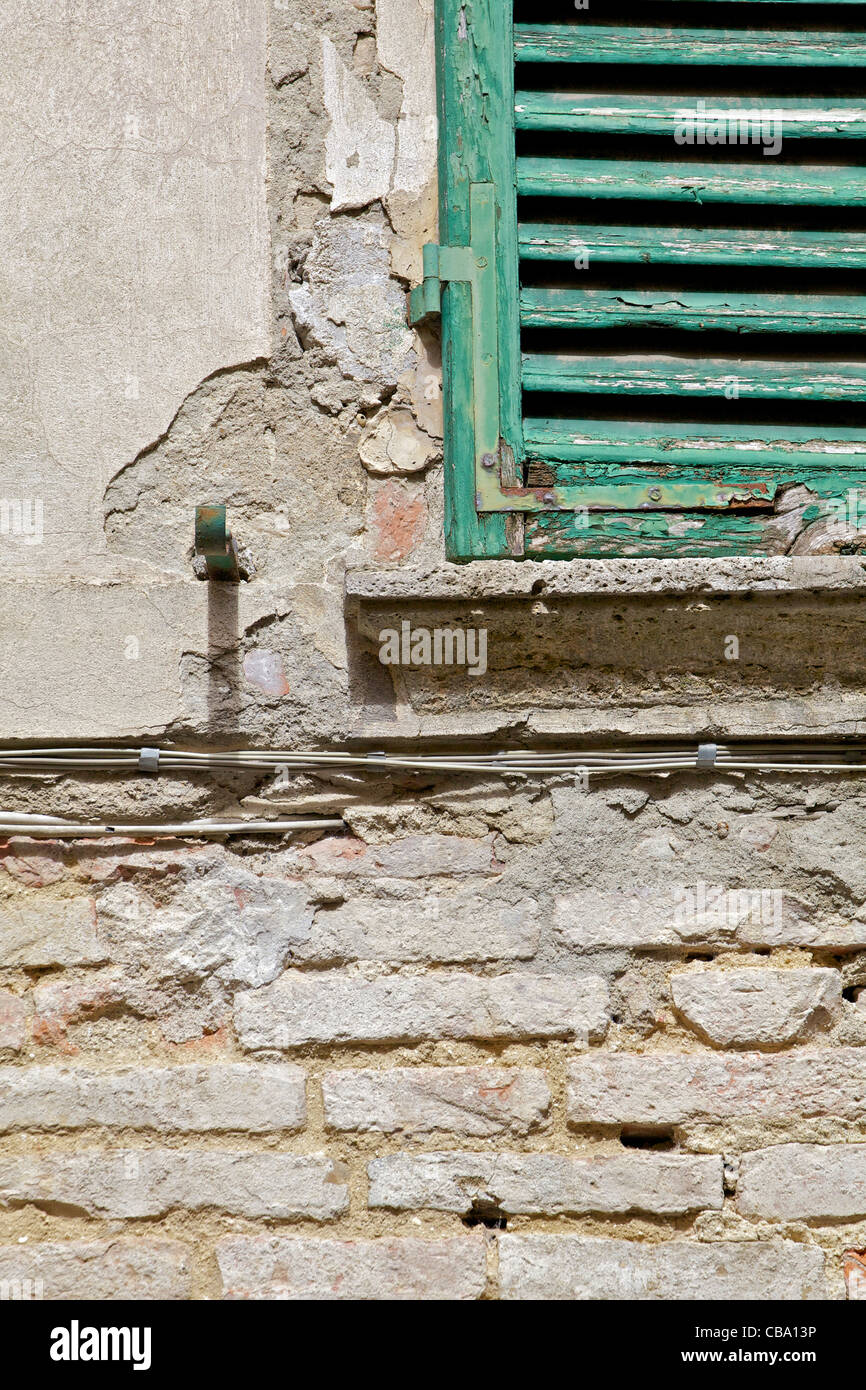 Close Up of a Weathered Wood Volets de Florence Banque D'Images