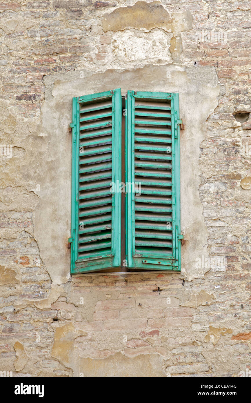 Close Up of a Weathered Wood Volets de Florence Banque D'Images