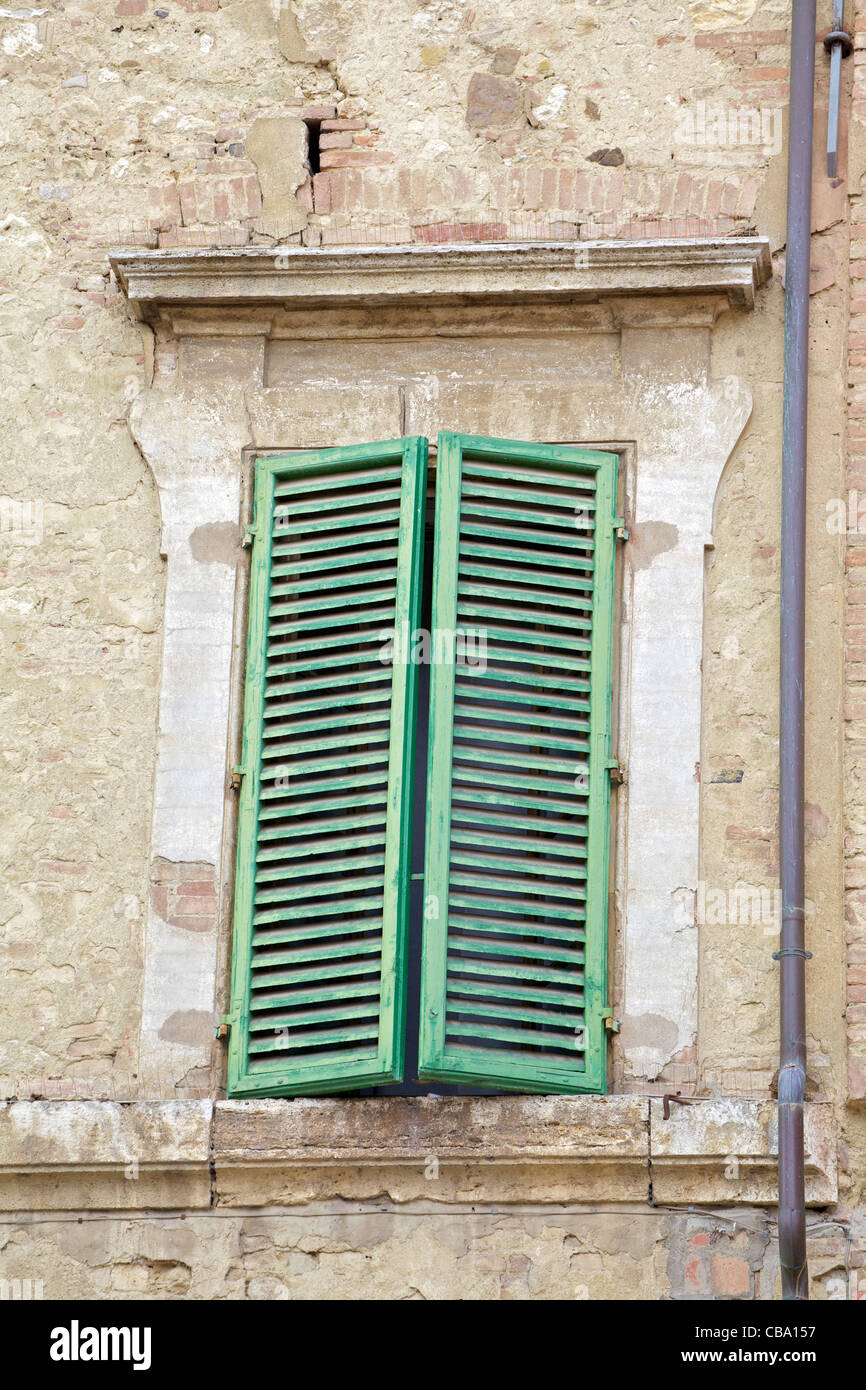 Close Up of a Weathered Wood Volets de Florence Banque D'Images