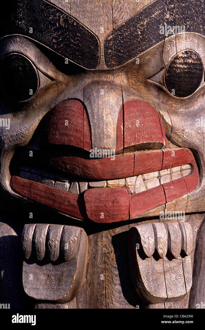 Image rétro de Totem Pole à l'extérieur du musée Burke sur le campus de l'Université de Washington Washington Etat des États-Unis Banque D'Images