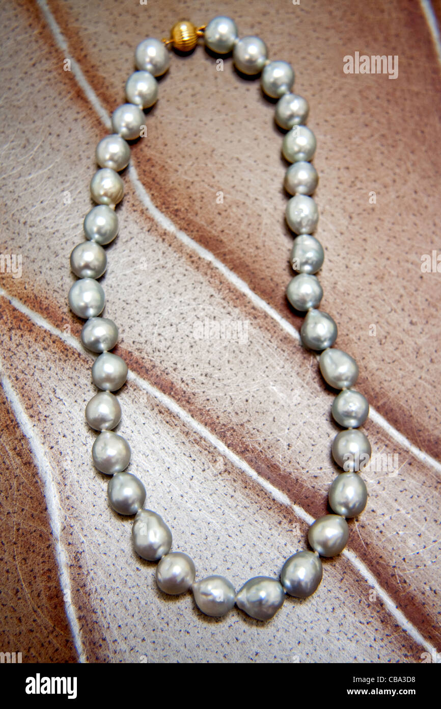 Gray Pearl Necklace Banque D'Images