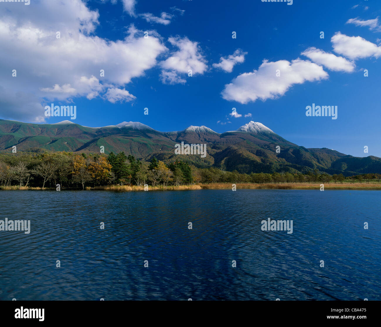 Premier lac de Shiretoko Shiretoko cinq lacs et montagnes, Shari, Hokkaido, Japon Banque D'Images