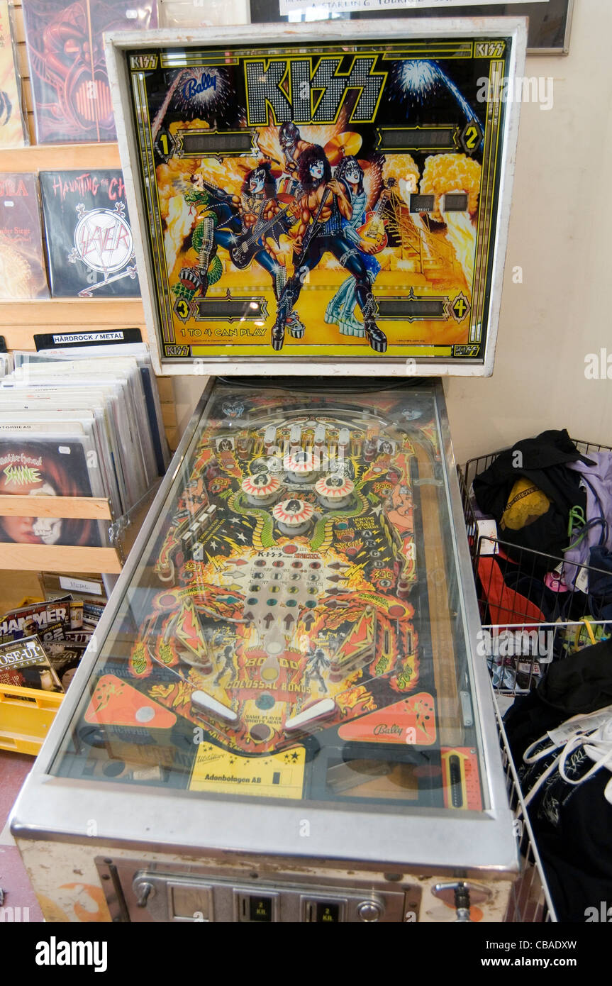 Kiss pinball machine (pin ball machines ballys flippers marchandises assistant merchandising rock and roll Banque D'Images