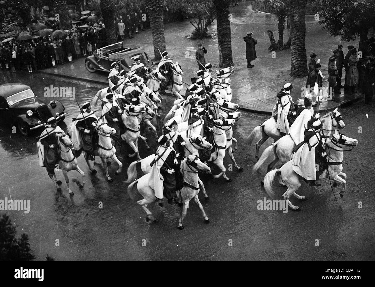 WW11 Français Libres cavaliers défilent dans l'Afrique du Nord. Banque D'Images