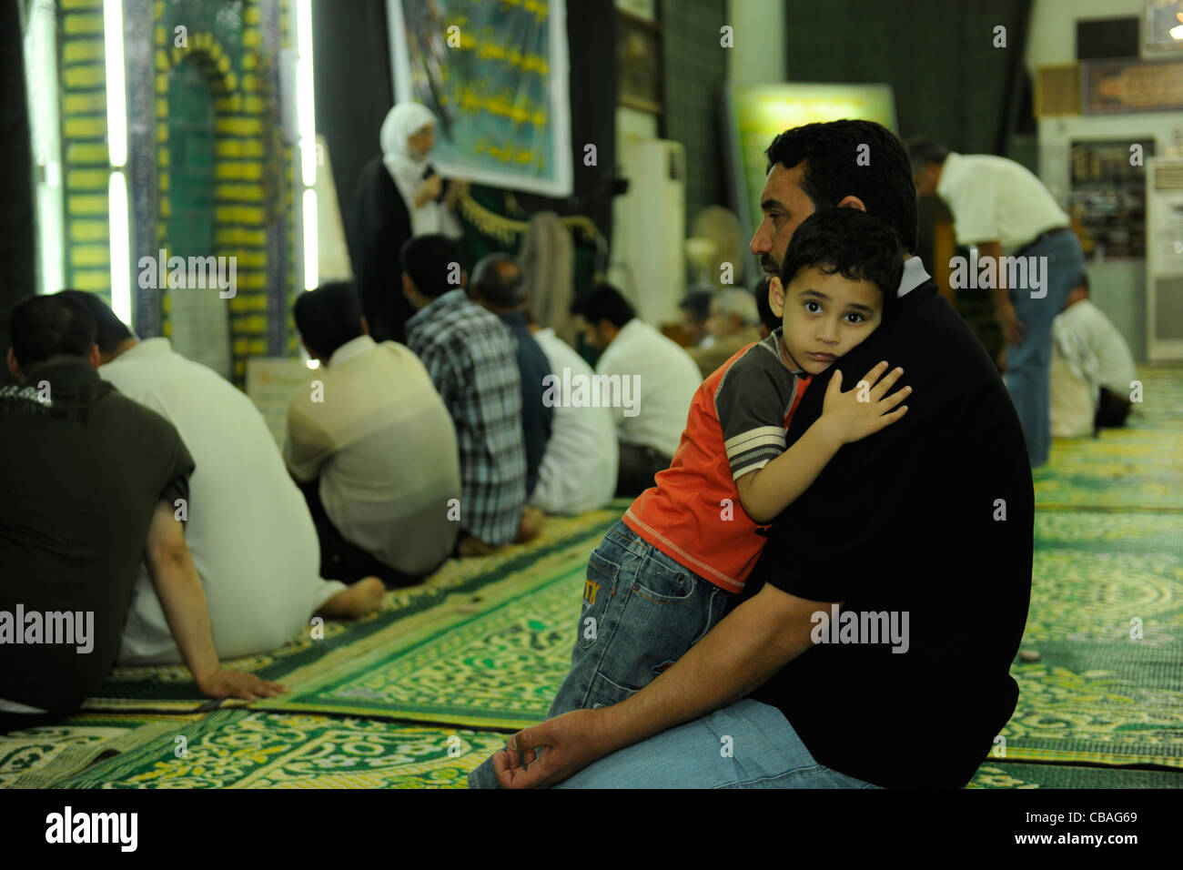 Bagdad, Iraq. Saed Idrees sanctuaire musulman chiite dans le quartier de Karrada à Bagdad pendant la prière du soir Banque D'Images