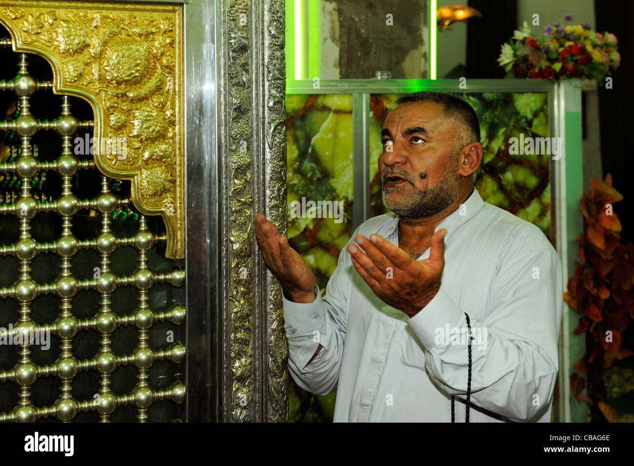 Bagdad, Iraq. Saed Idrees sanctuaire musulman chiite dans le quartier de Karrada à Bagdad pendant la prière du soir Banque D'Images