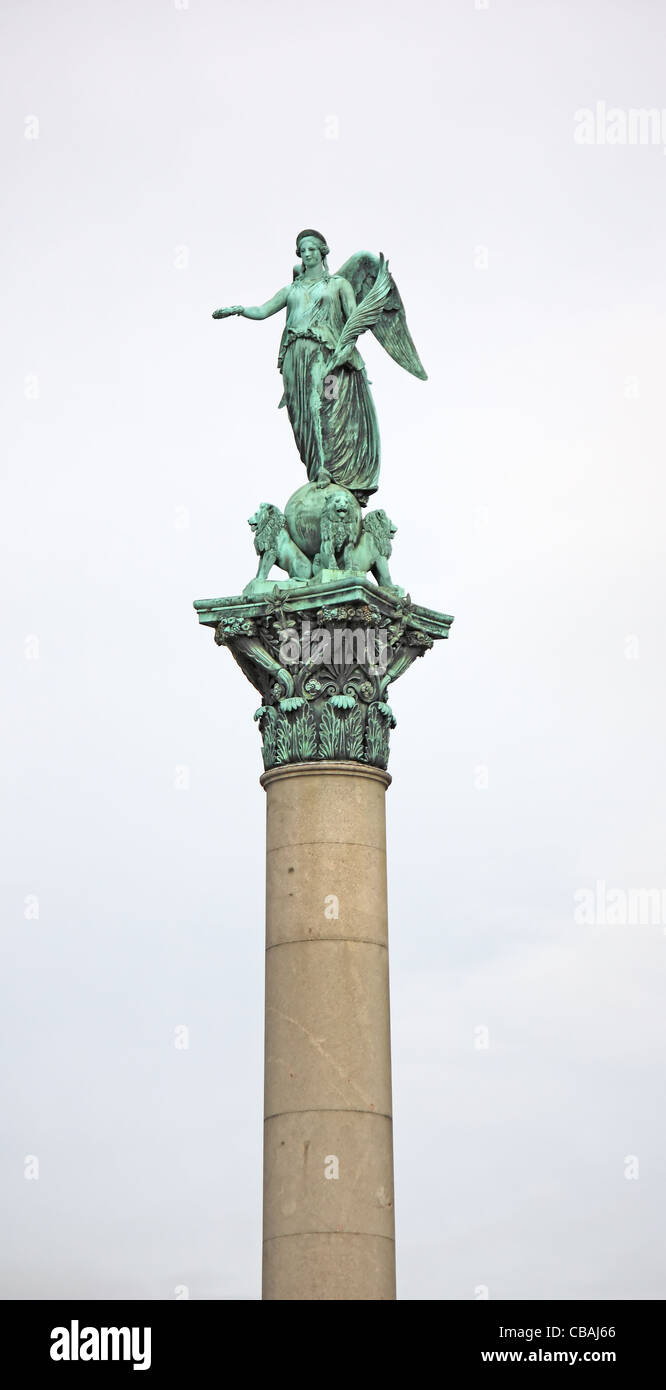 Statue de la déesse Concordia sur le haut de la colonne du jubilé du roi Guillaume à Schlossplatz, Stuttgart Banque D'Images