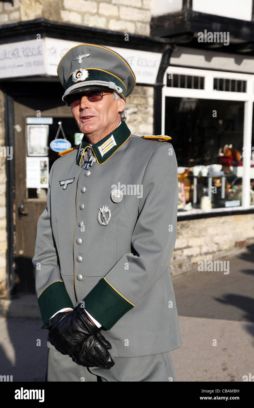Agent en uniforme nazi REPRODUISANT PICKERING NORTH YORKSHIRE 15 Octobre 2011 Banque D'Images