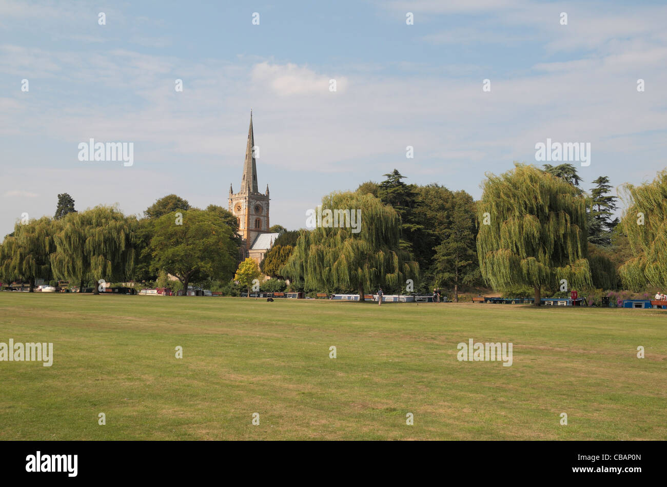 L'église Holy Trinity, sur les rives de la rivière Avon à Stratford upon Avon, Warwickshire, Royaume-Uni. Banque D'Images