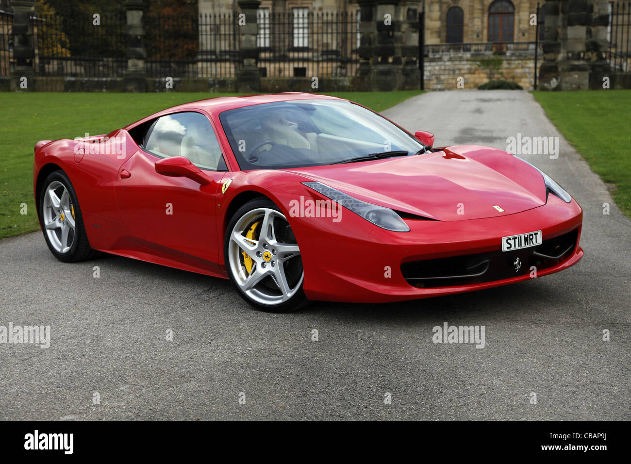 Rouge Ferrari 458 ITALIA VOITURE DUNCOMBE PARK HELMSLEY YORKSHIRE DU NORD 02 Novembre 2011 Banque D'Images
