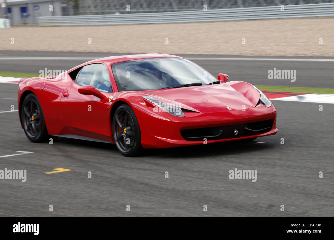 Rouge Ferrari 458 ITALIA VOITURE circuit de Silverstone en Angleterre le 14 septembre 2011 Banque D'Images