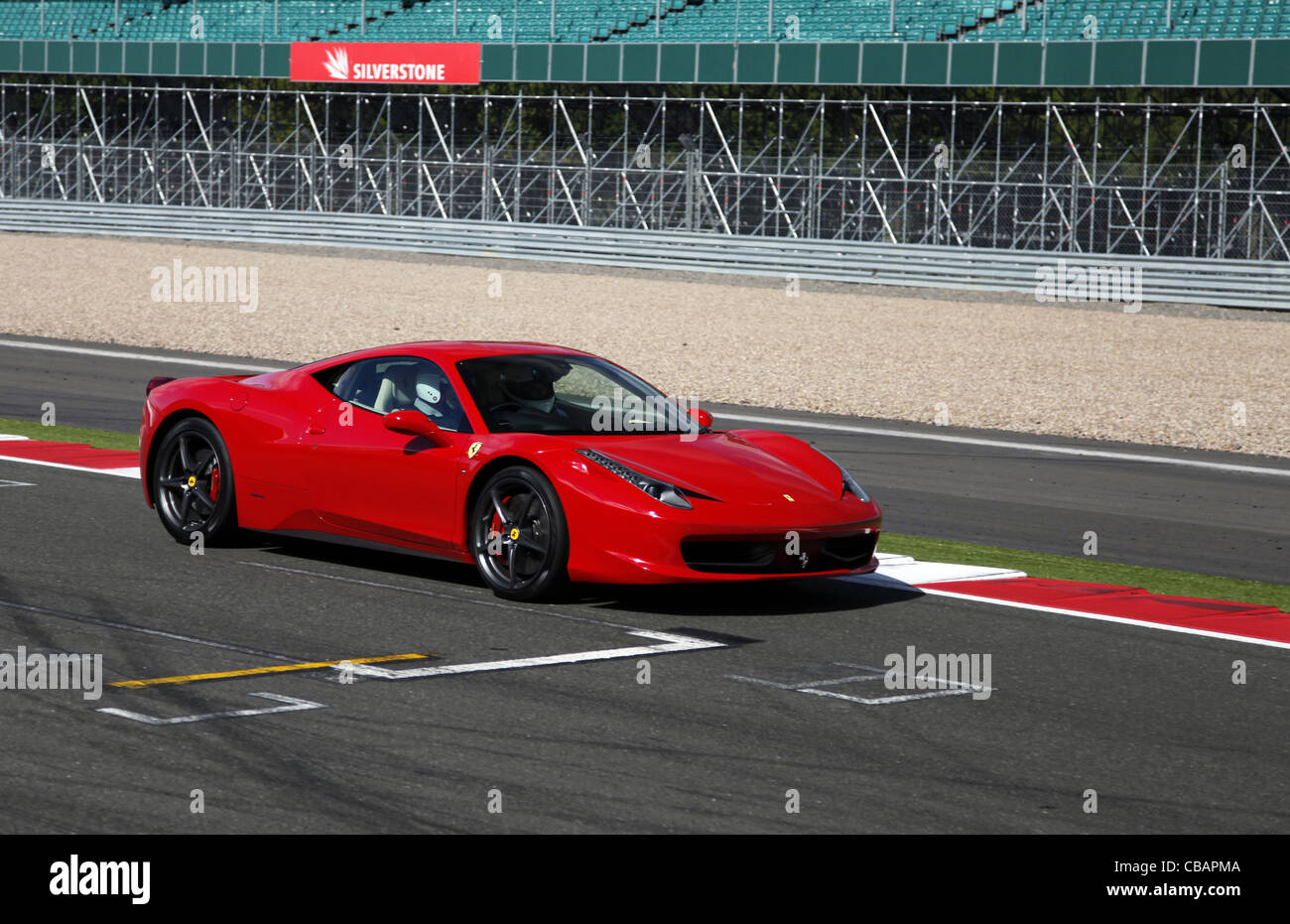 Rouge Ferrari 458 ITALIA VOITURE circuit de Silverstone en Angleterre le 14 septembre 2011 Banque D'Images