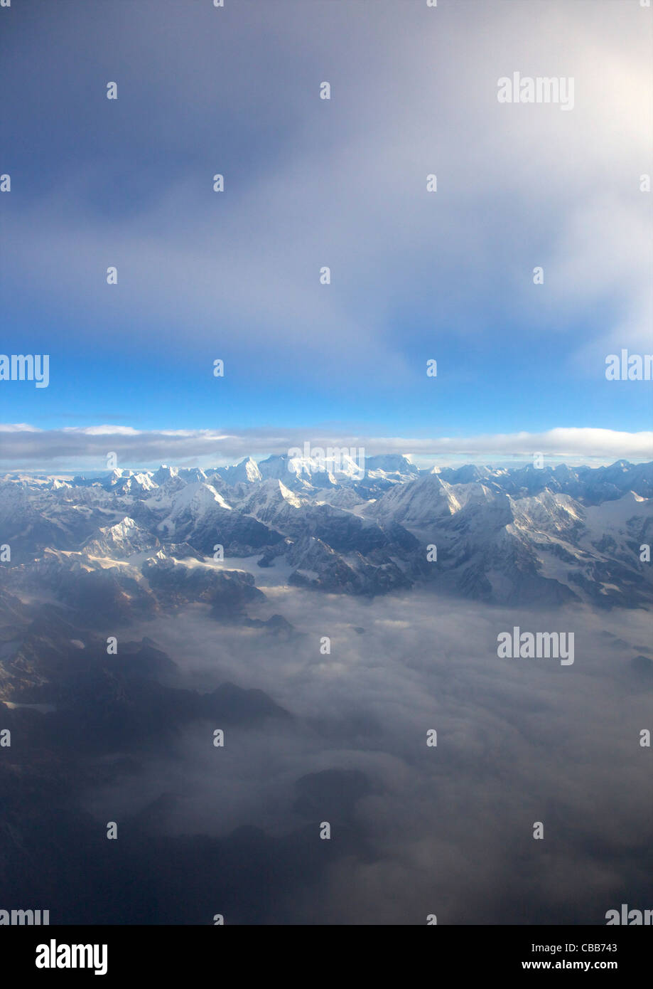 Photographie aérienne des montagnes de l'Himalaya à l'est de Katmandou, Népal, Asie Banque D'Images