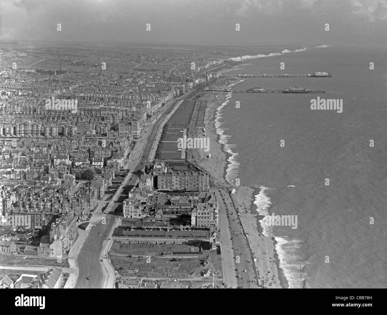 Vue sur mer à Hove (premier plan) et de Brighton à partir de l'air, c.1930 Banque D'Images Vue sur mer à Hove (premier plan) et de Brighton à partir de l'air, c.1930 Banque D'Images