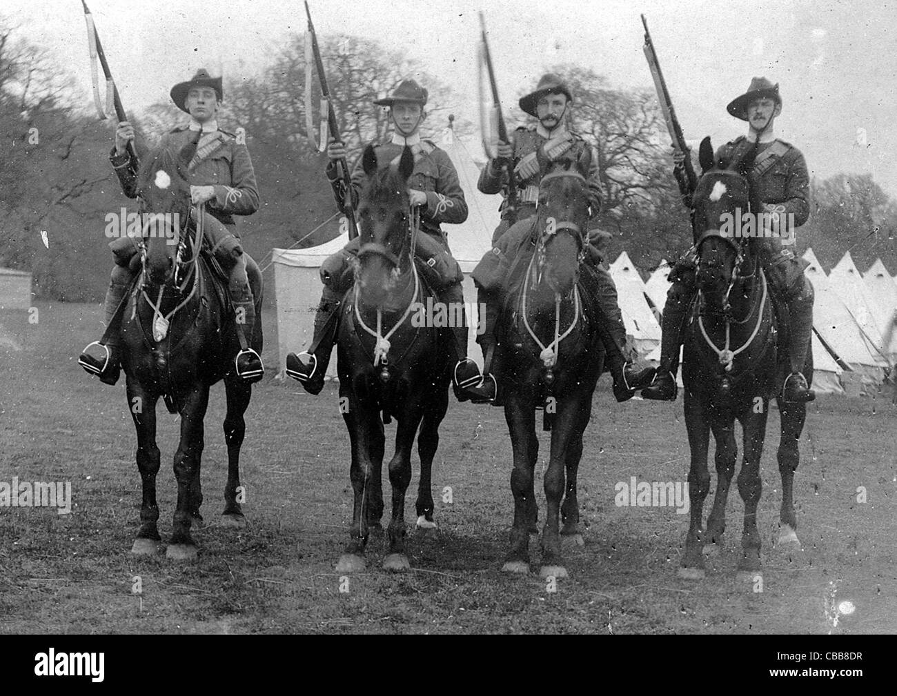 Guerre des Boers Yeomanry Cavalry troopers de fusils et de chapeaux de campagne Banque D'Images