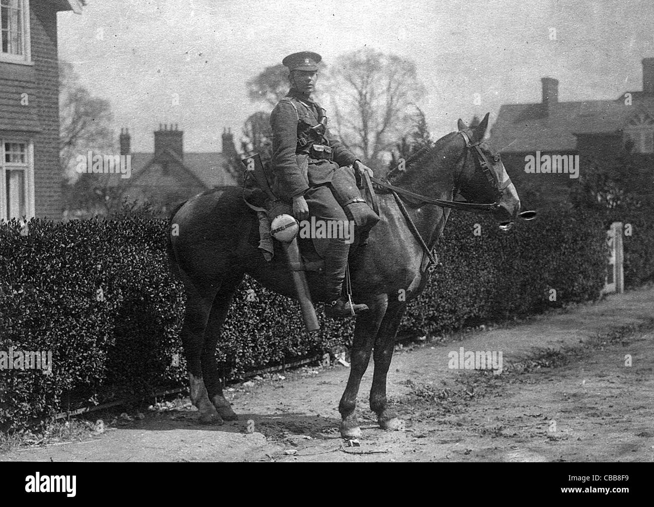 A WW1 British cavalry trooper monté à l'épée et de l'équipement Banque D'Images
