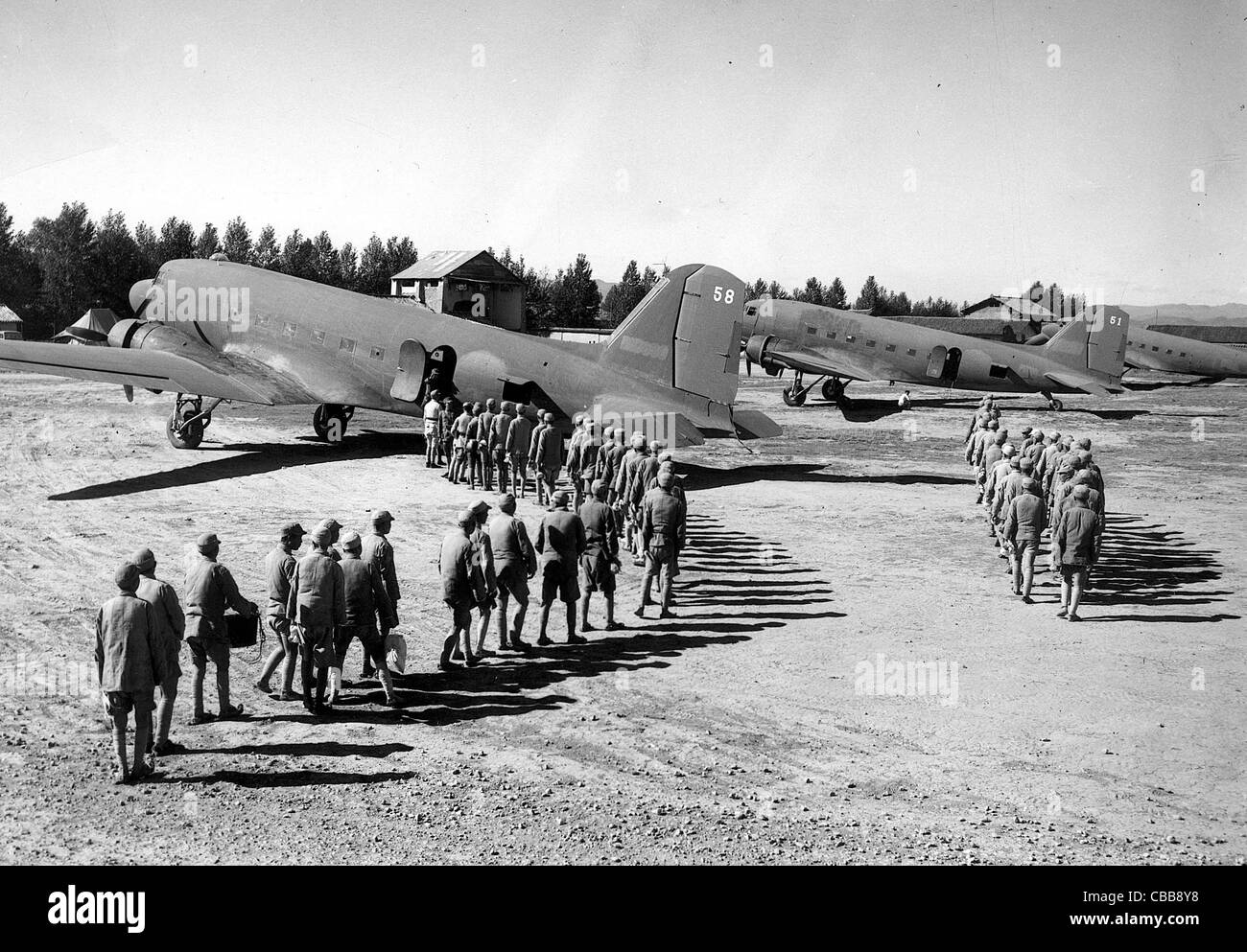 Les troupes chinoises à bord d'un Dakota C47 de la USAAF américaine d'avions de transport au cours de la SECONDE GUERRE MONDIALE11 Banque D'Images