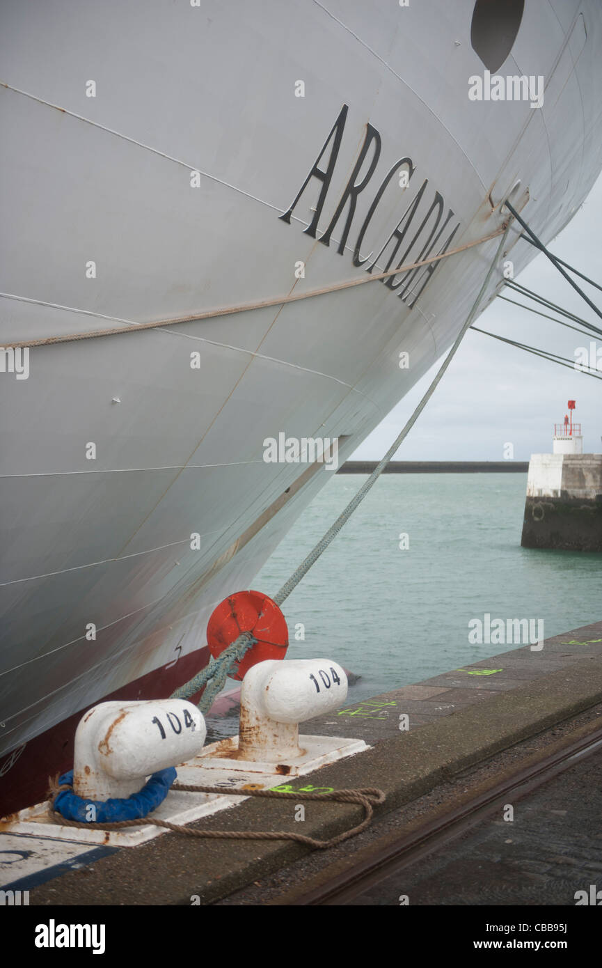 Le bateau de croisière amarré à Arcadia le quai de la gare maritime Le Havre en Normandie, France Banque D'Images