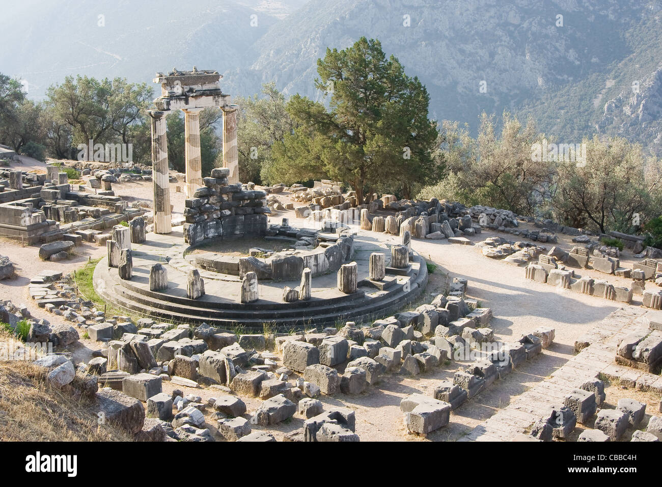 Vue sur le Mont Parnasse et l'oracle de Delphes, lieu historique en Grèce Banque D'Images