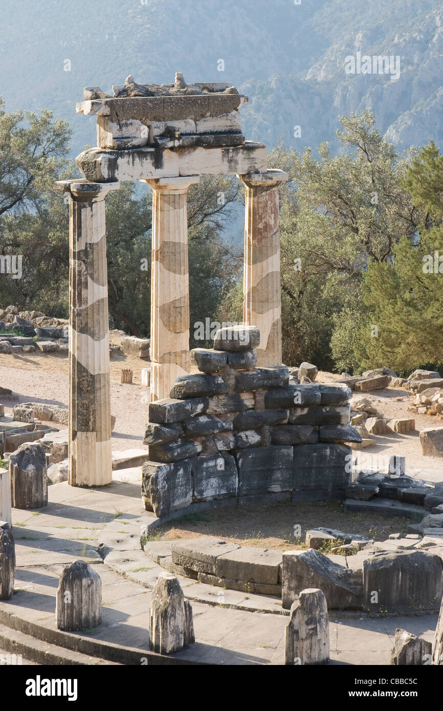 Vue sur le Mont Parnasse et l'oracle de Delphes, lieu historique en Grèce Banque D'Images