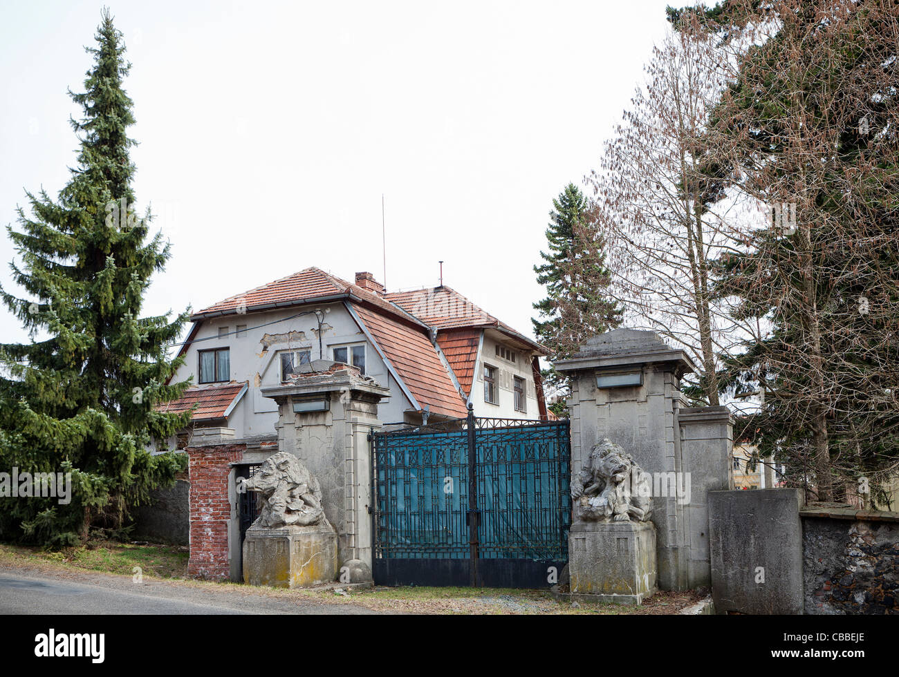 Locaux du château inférieur à Panenske Brezany où résidait Reinhard ...