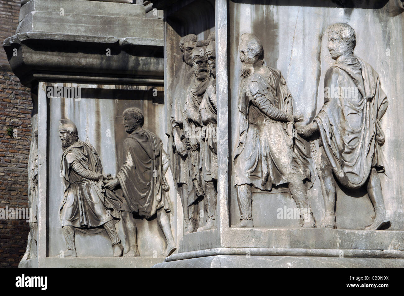 L'Italie. Rome. Arc de Septime Sévère. Arc de Triomphe construit en 203 AD. Banque D'Images