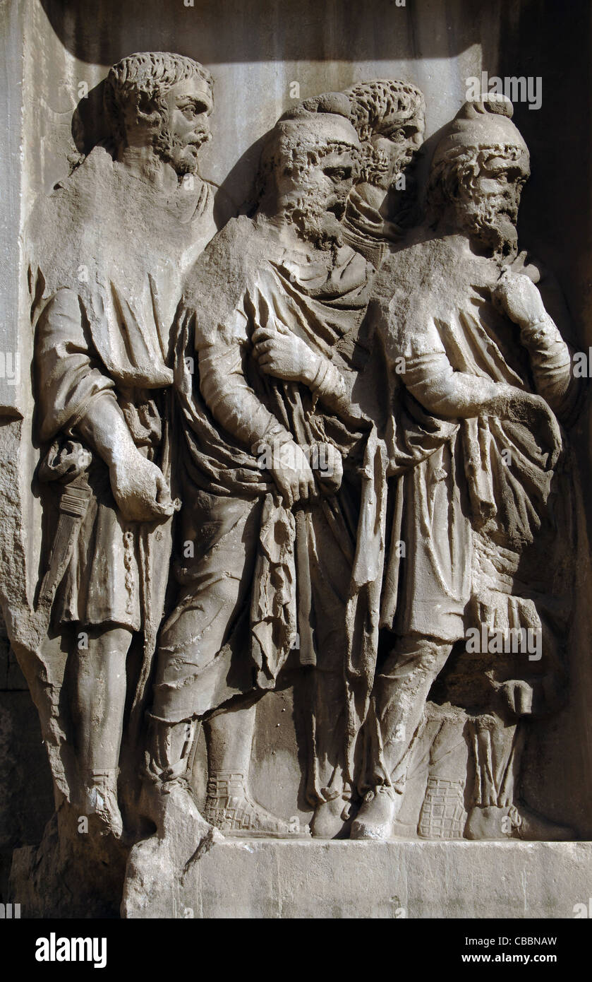L'Italie. Rome. Arc de Septime Sévère. Arc de Triomphe construit en 203 AD. Banque D'Images