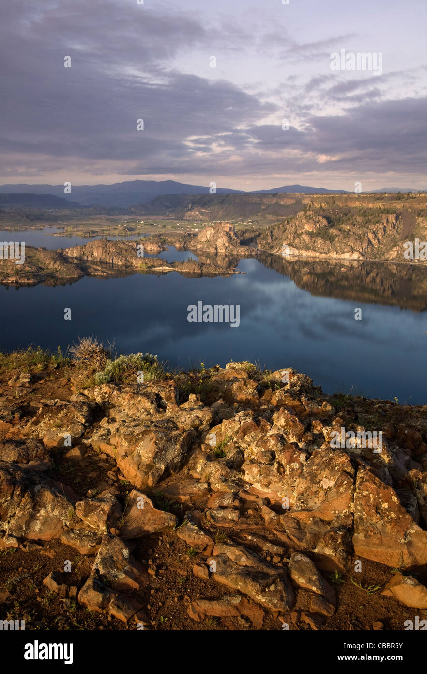 WASHINGTON - Les Banques Lake depuis le sommet de Steamboat Rock à Steamboat Rock State Park. Banque D'Images