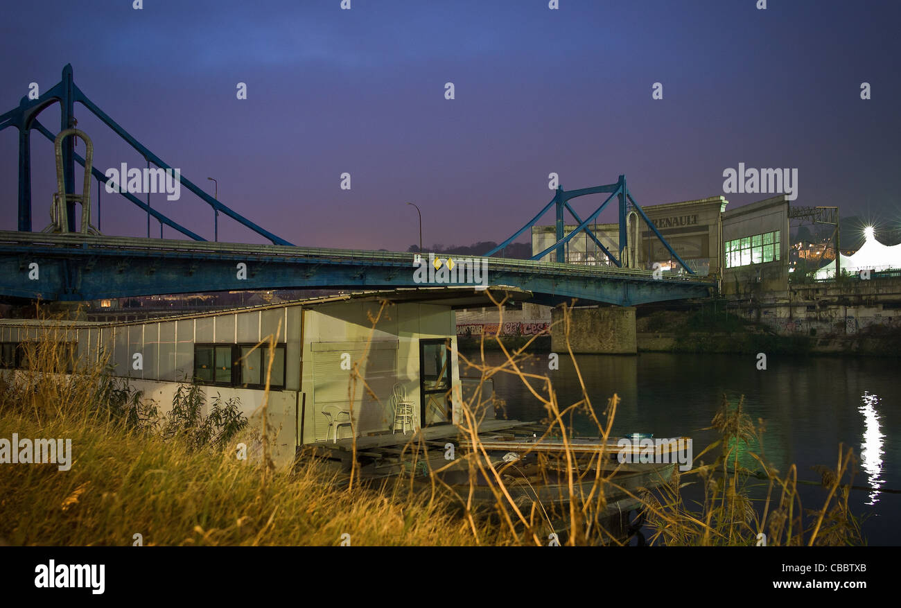 L'Île Seguin Rives de Seine, le pont de trapèze de district de l'usine Renault Banque D'Images