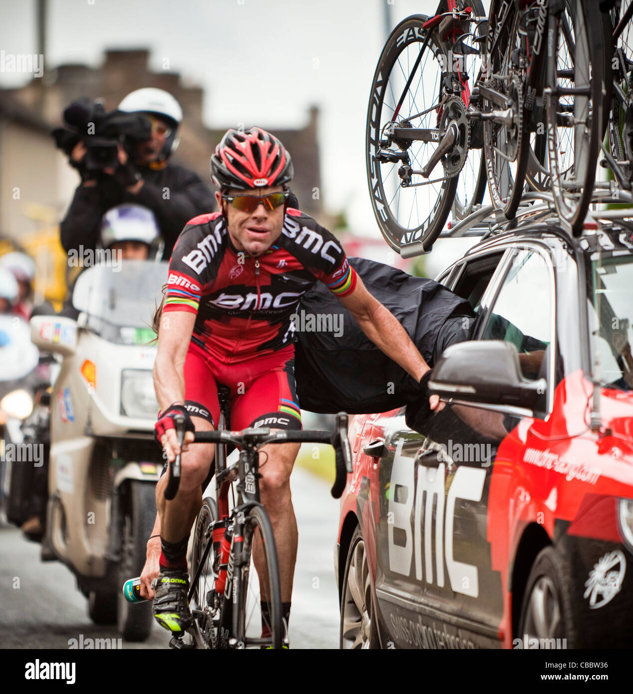 Voiture-huilage chaîne de Cadel Evans dans le Tour de France 2011 Banque D'Images