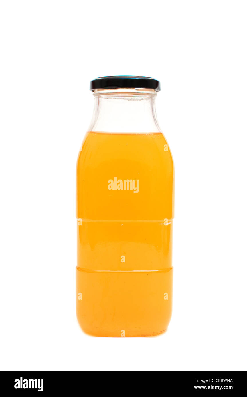 Bouteille en verre de jus d'Orange sur un fond blanc Photo Stock - Alamy