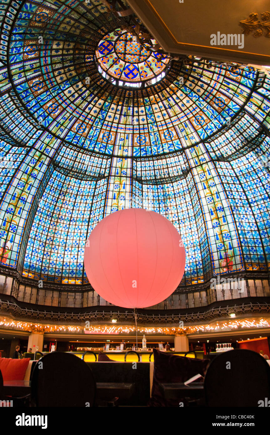 Brasserie Printemps Paris France Banque D'Images