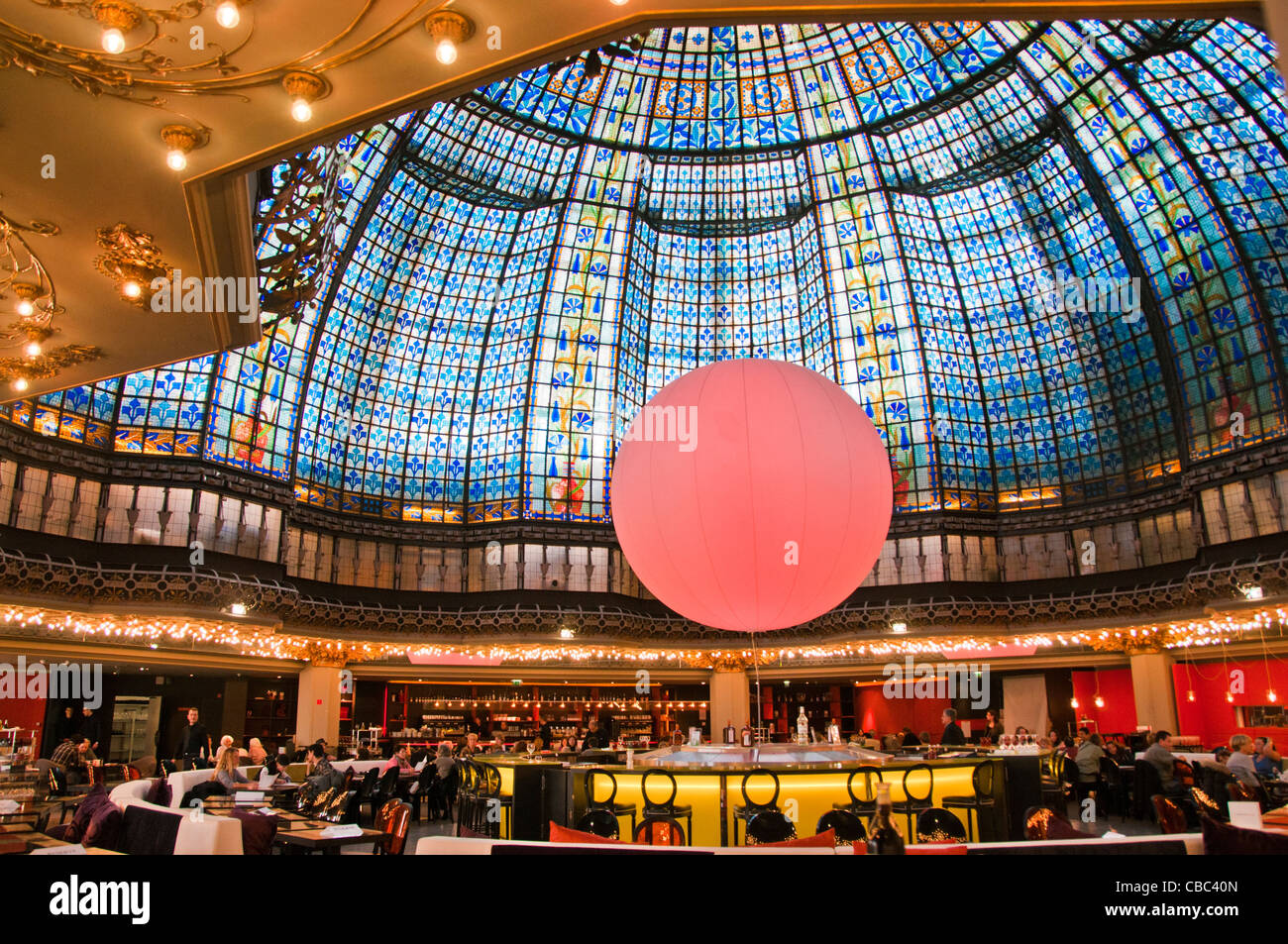 Brasserie Printemps Paris France Banque D'Images
