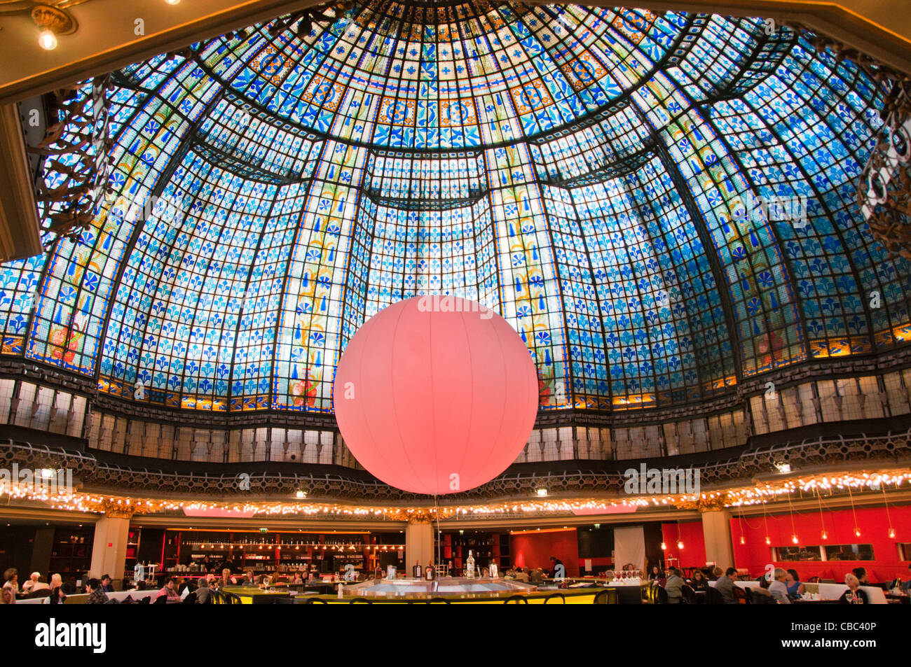 Brasserie Printemps Paris France Banque D'Images