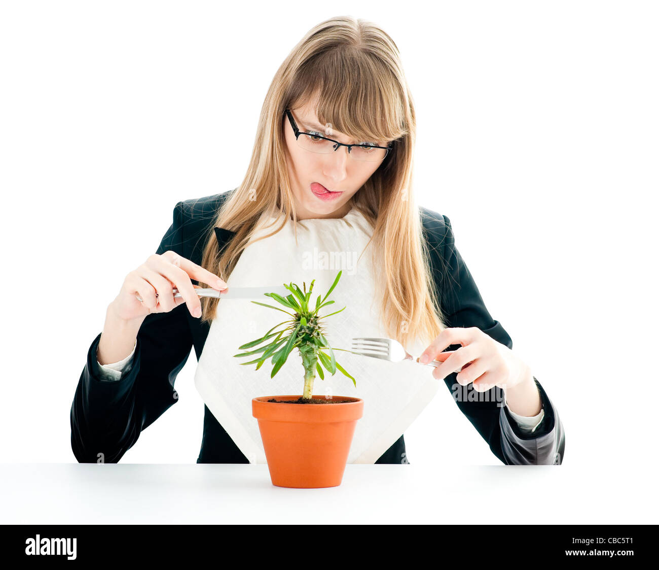 Fleurs en pot : nice déjeuner d'affaires sain pour les jeunes business woman isolated on white avec fourchette et couteau dans ses mains Banque D'Images