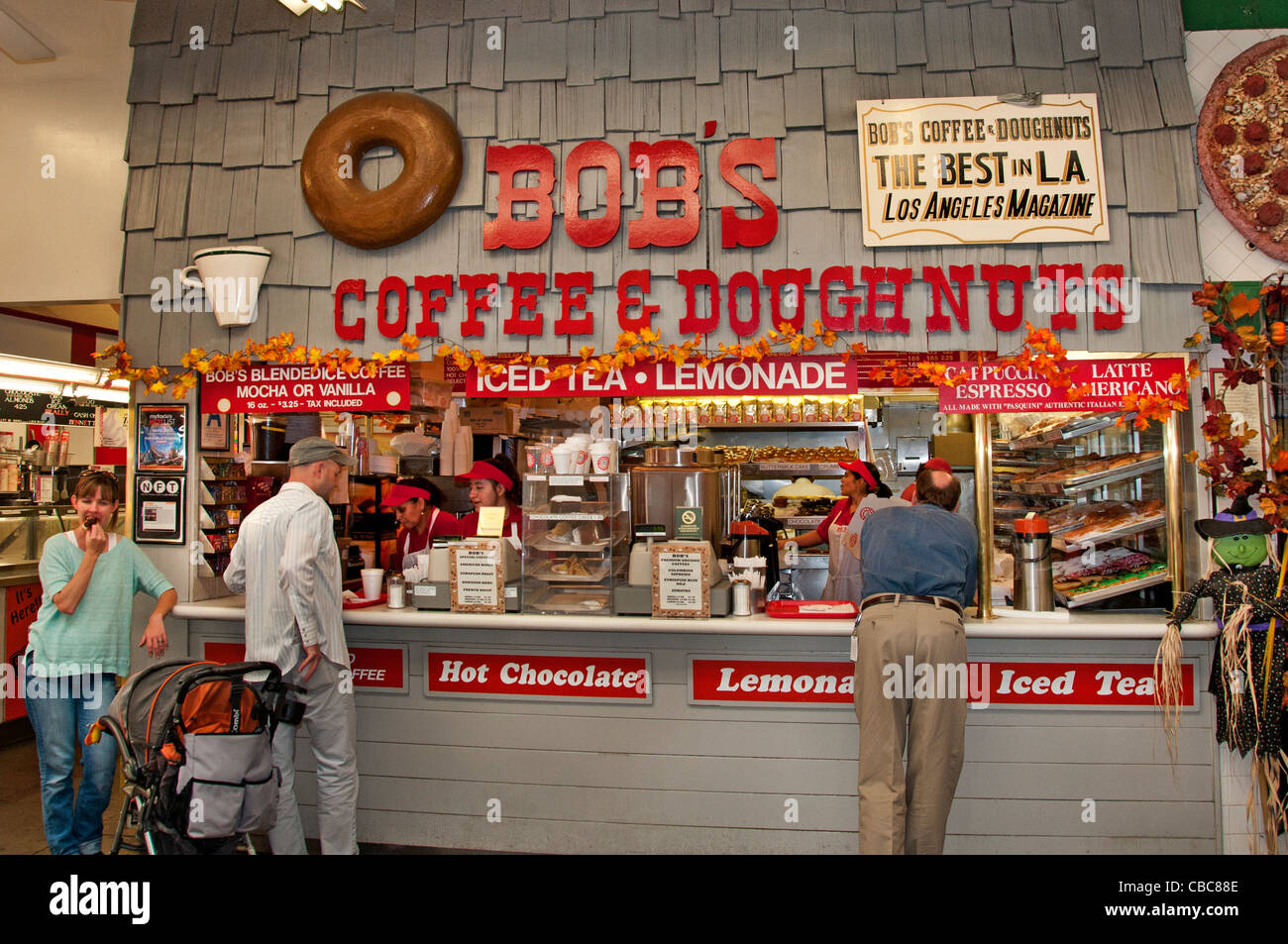 Le Grove Farmers Market Bob's Coffee Dougnuts Los Angeles California United States Banque D'Images