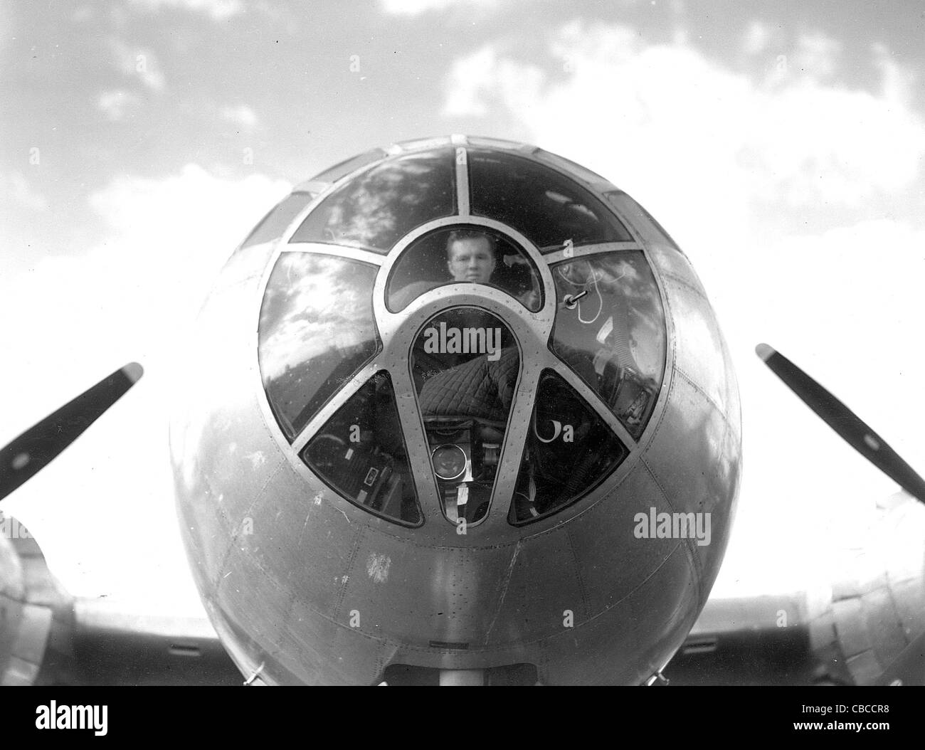Détail d'un nez de la USAAF WW11 B29 Superfortress bomber montrant le plexiglas perspex canopy et lance-bombes. Banque D'Images