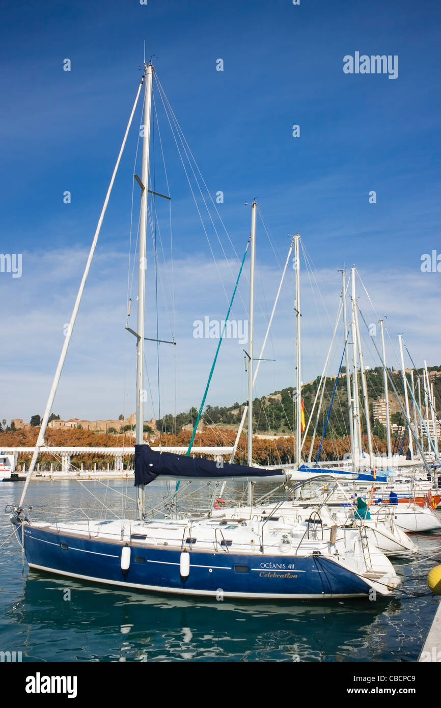 La location yachts dans le port récemment rénové de Malaga, Costa del Sol, Andalousie, espagne. Banque D'Images
