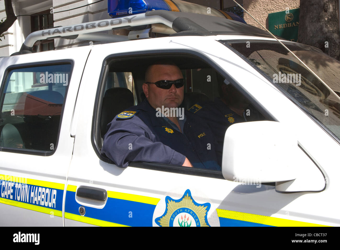 Cape Town : harbour policier dans l'auto-patrouille Banque D'Images