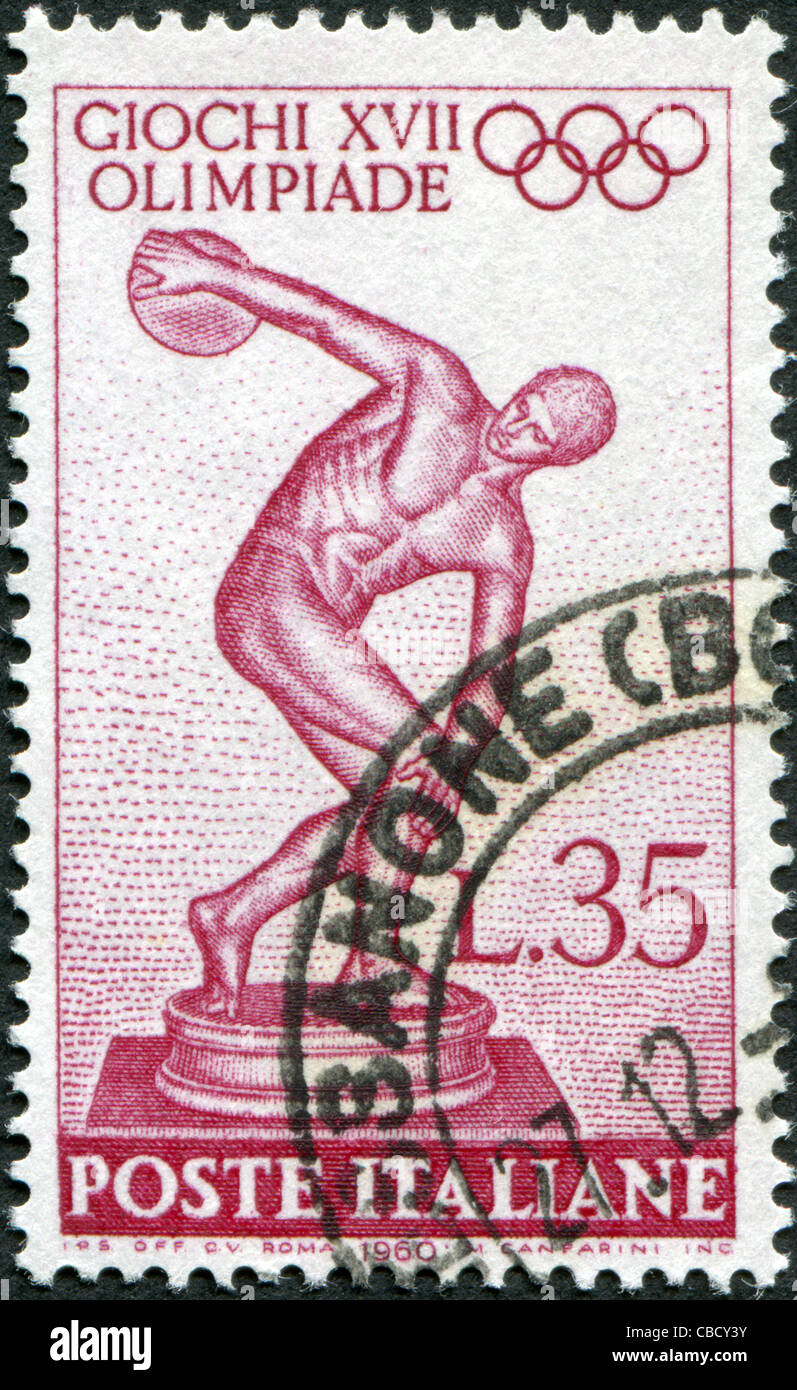 Italie - VERS 1960 : un timbre imprimé en Italie, consacré à la 17e Jeux olympiques, Rome, illustre le Discobole de Myron, vers 1960 Banque D'Images