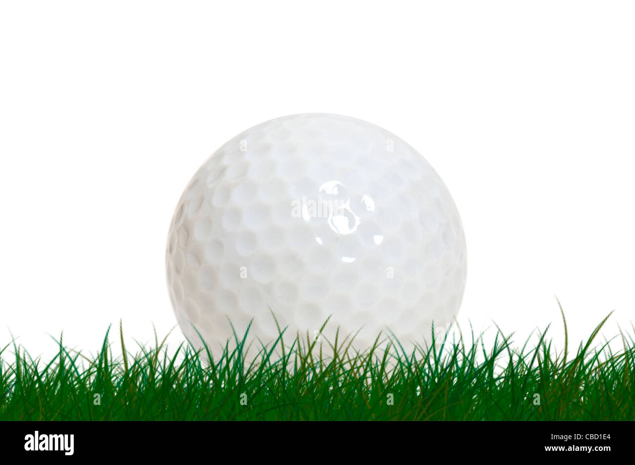 Balle de golf dans un terrain de golf vert Banque D'Images
